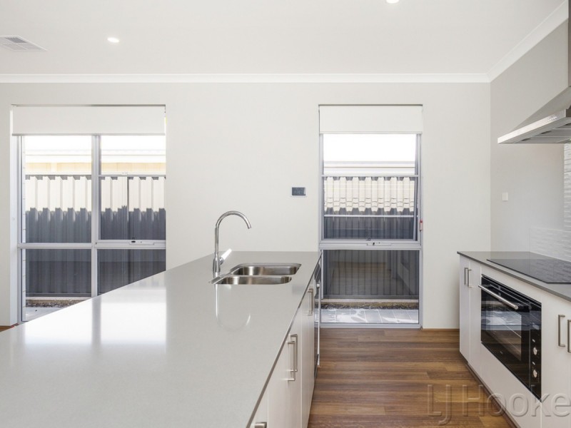 45 Lockhart Crescent, South Guildford WA 6055