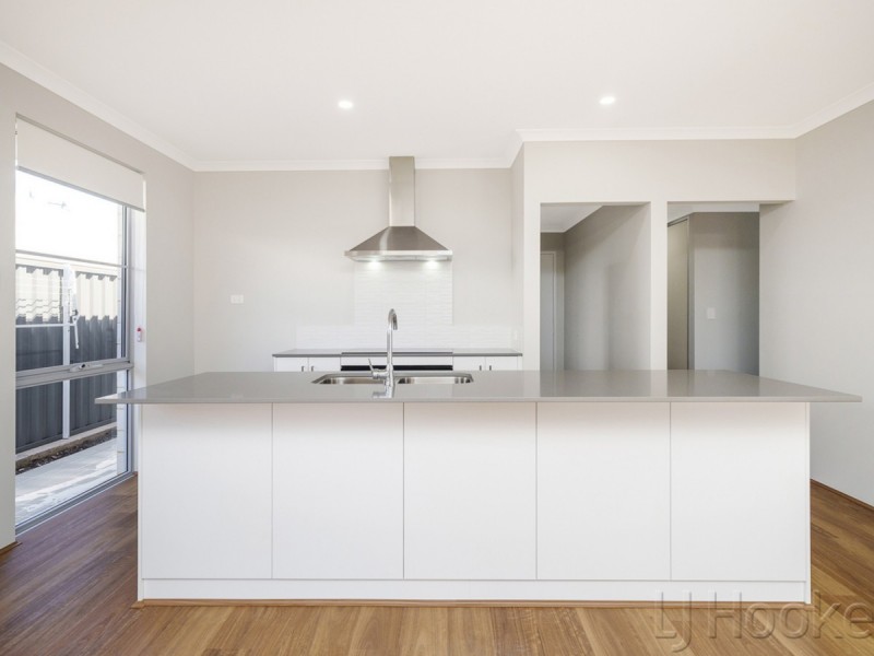 45 Lockhart Crescent, South Guildford WA 6055