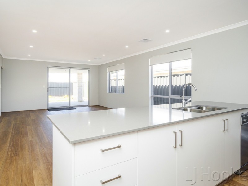 45 Lockhart Crescent, South Guildford WA 6055