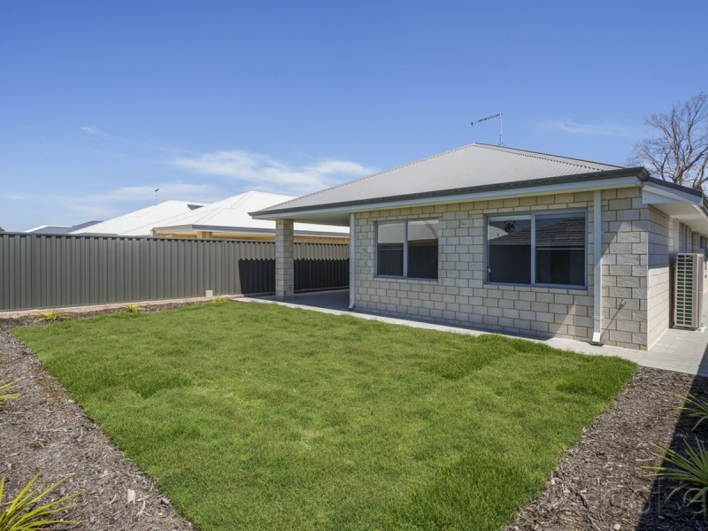 45 Lockhart Crescent, South Guildford WA 6055