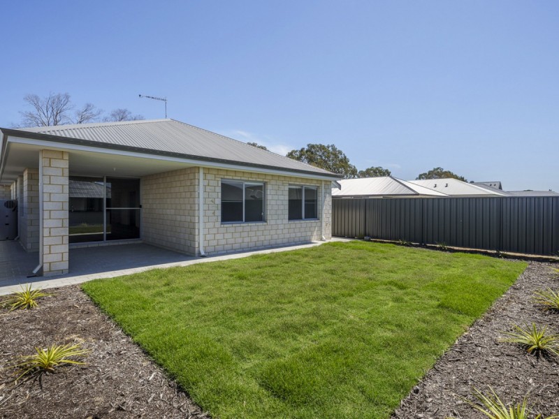45 Lockhart Crescent, South Guildford WA 6055