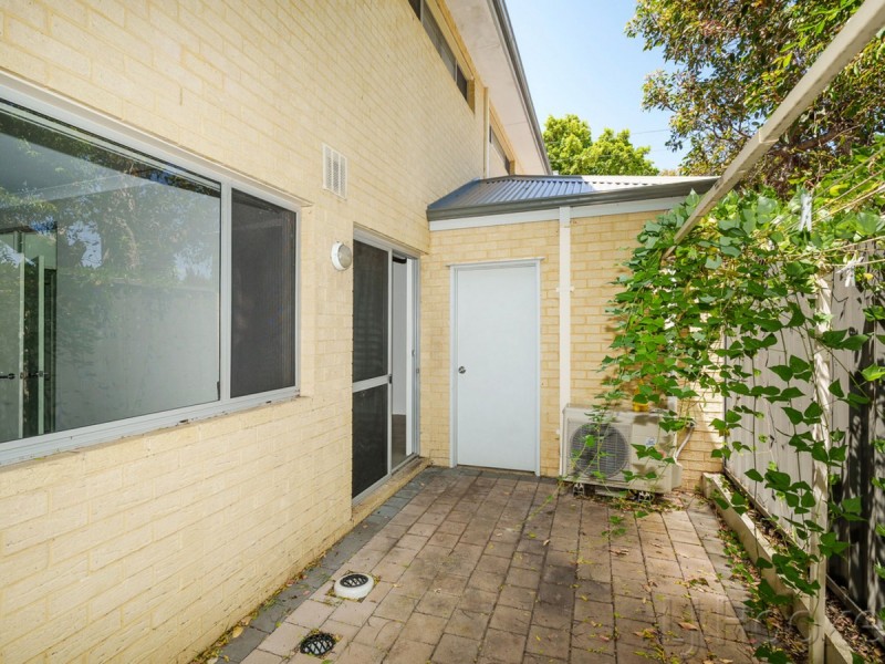 2/3 Packham Road, Hamilton Hill WA 6163