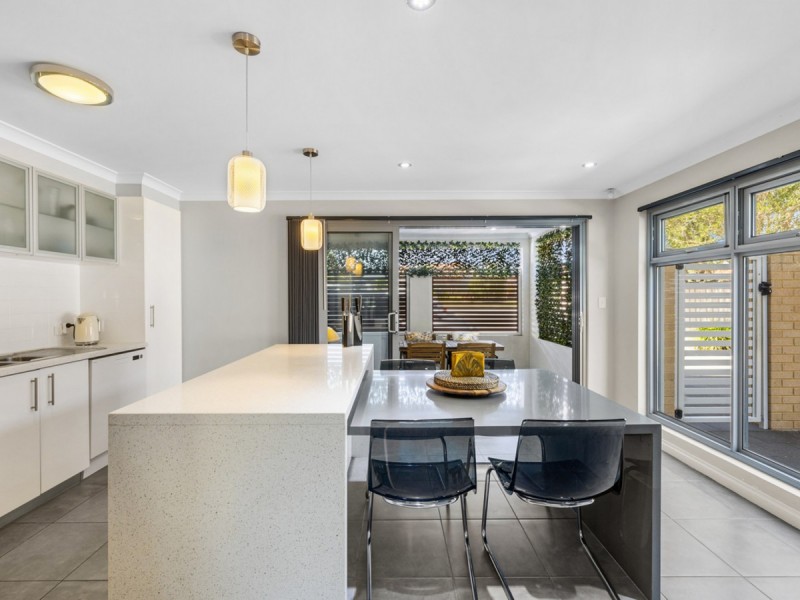 1/10 Pearl Road, Cloverdale WA 6105