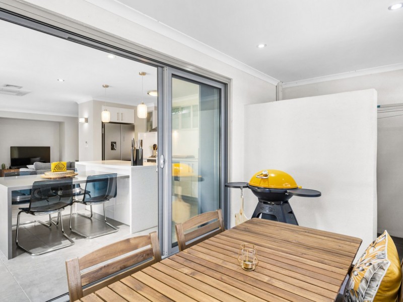 1/10 Pearl Road, Cloverdale WA 6105