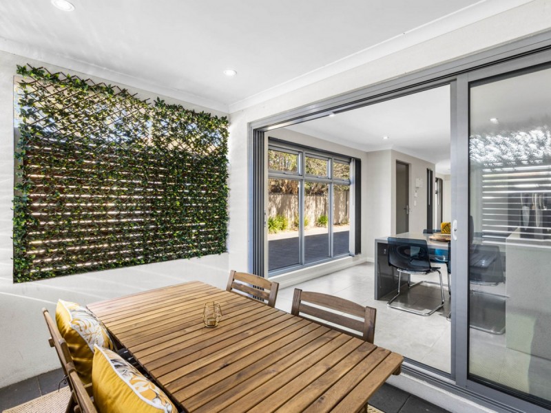 1/10 Pearl Road, Cloverdale WA 6105