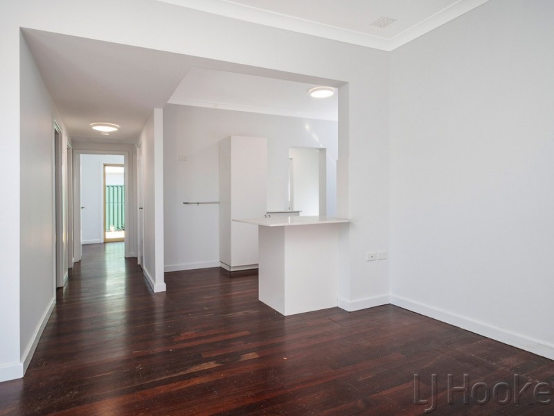 14 Crellin Way, Cloverdale WA 6105