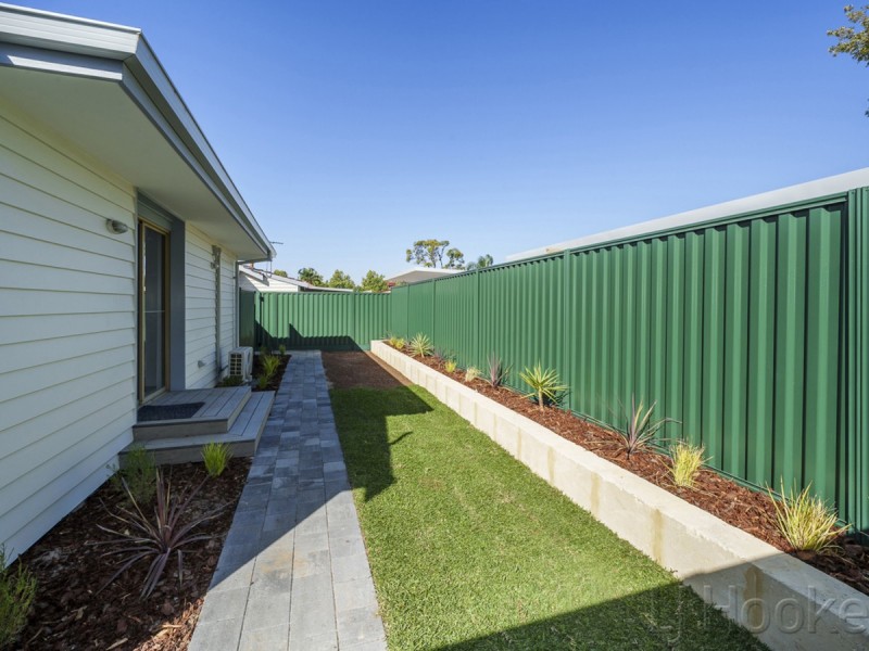 14 Crellin Way, Cloverdale WA 6105