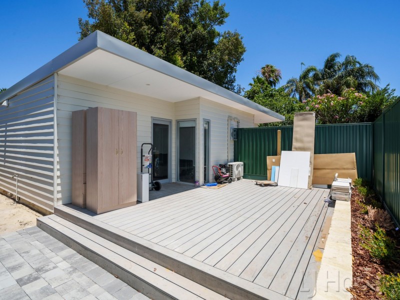 14A Crellin Way, Cloverdale WA 6105