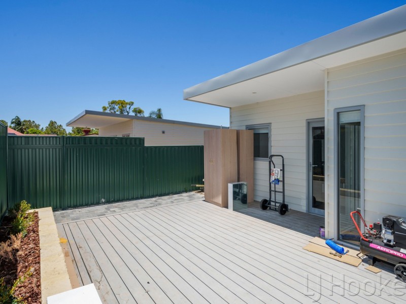 14A Crellin Way, Cloverdale WA 6105