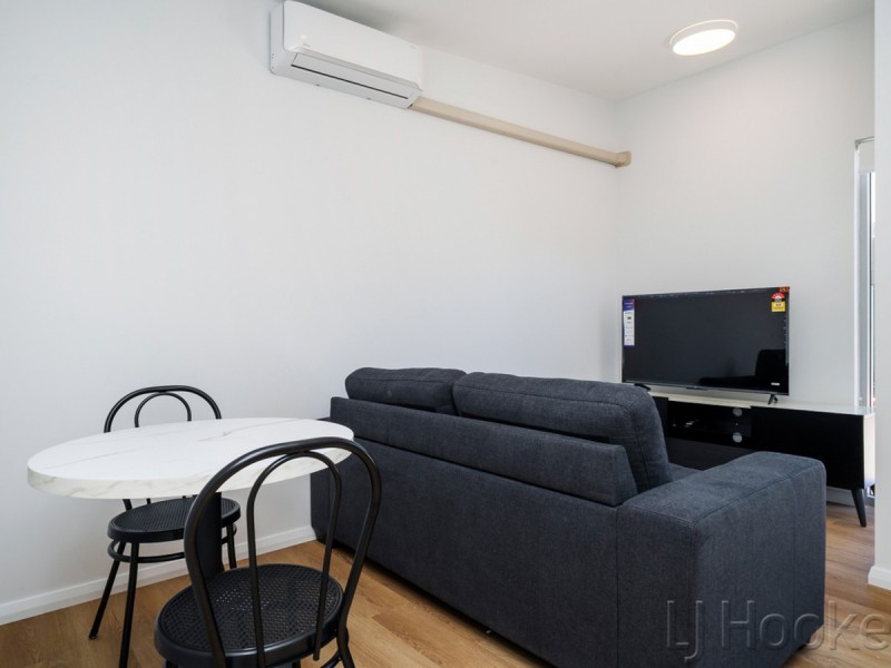 14A Crellin Way, Cloverdale WA 6105