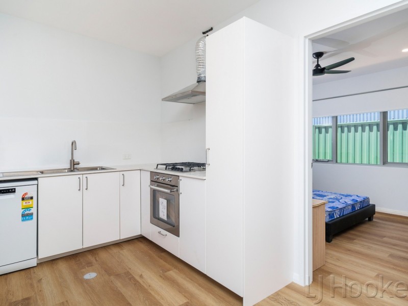 14A Crellin Way, Cloverdale WA 6105