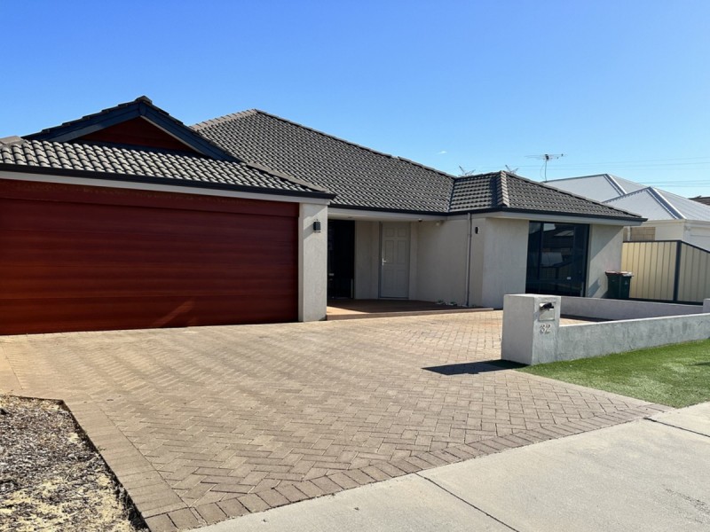 32 Lauderdale Drive, Success WA 6164