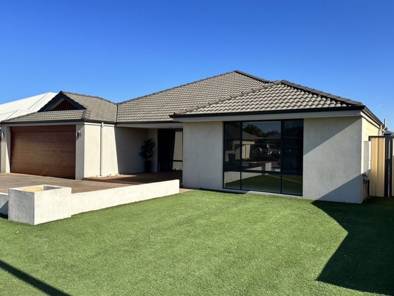 32 Lauderdale Drive, Success WA 6164