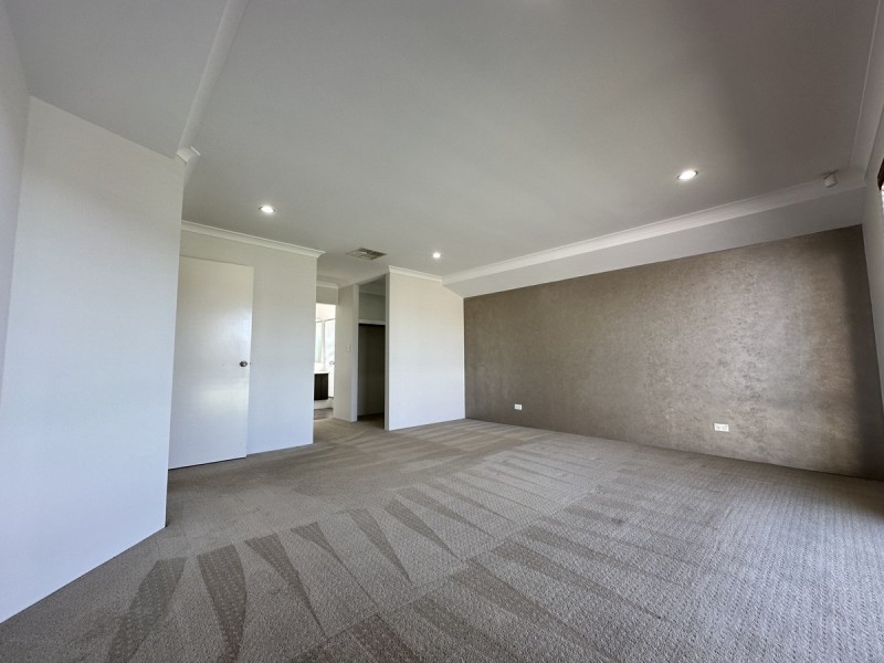 32 Lauderdale Drive, Success WA 6164