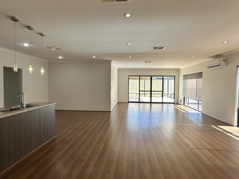 32 Lauderdale Drive, Success WA 6164