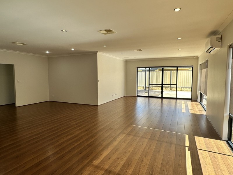 32 Lauderdale Drive, Success WA 6164