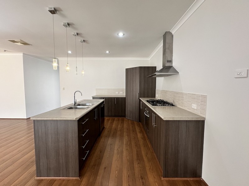 32 Lauderdale Drive, Success WA 6164