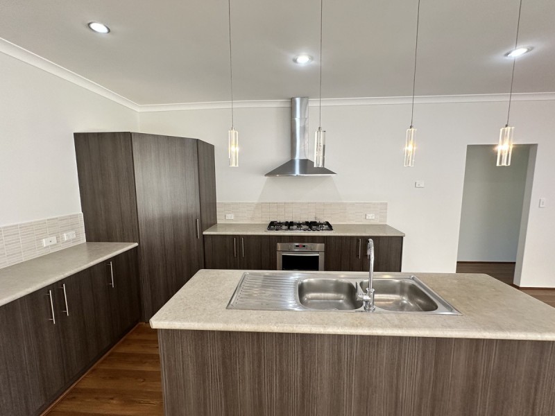 32 Lauderdale Drive, Success WA 6164