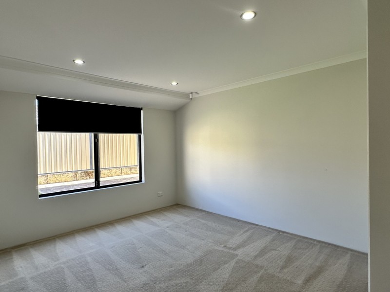 32 Lauderdale Drive, Success WA 6164