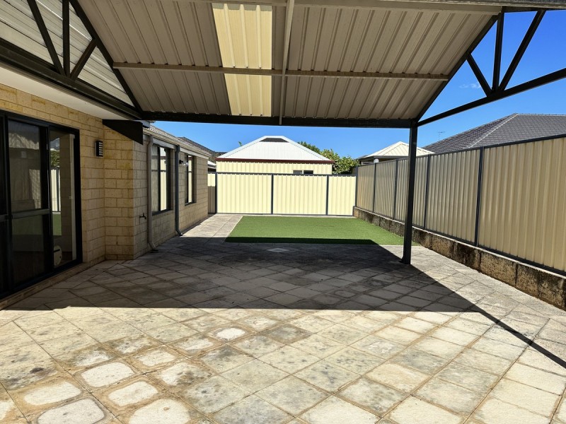 32 Lauderdale Drive, Success WA 6164