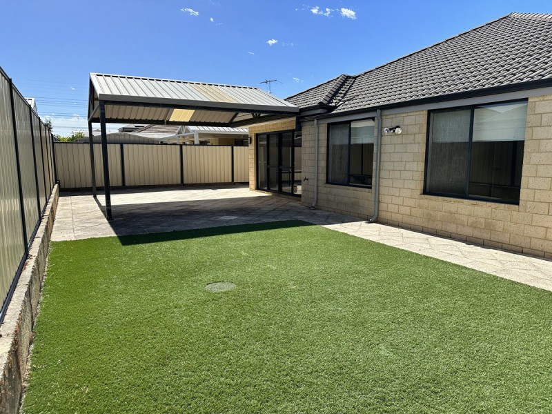 32 Lauderdale Drive, Success WA 6164