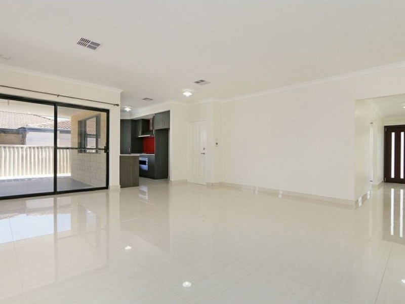 2 Carcoo Court, Beckenham WA 6107