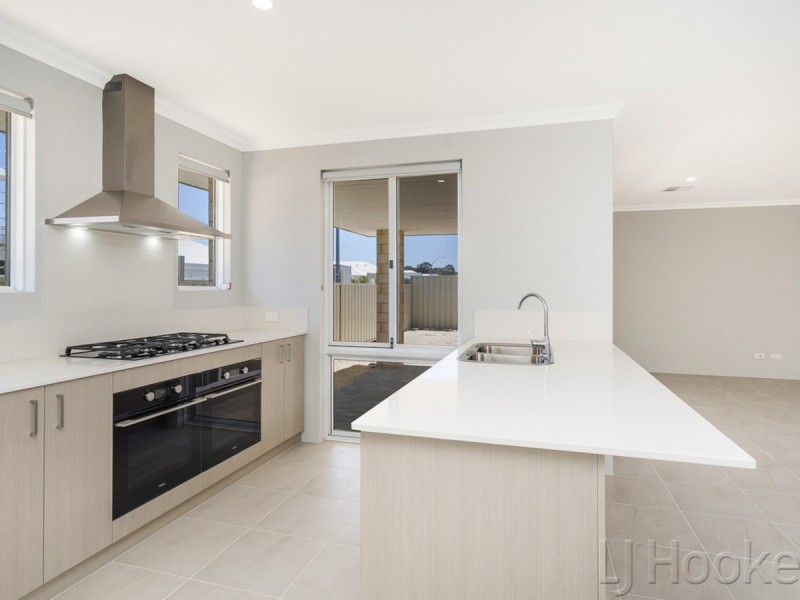 13 Parkside Street, Yanchep WA 6035