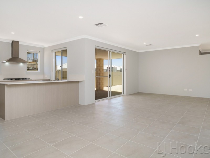 13 Parkside Street, Yanchep WA 6035