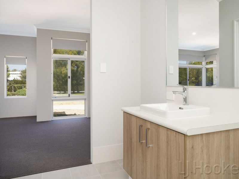 13 Parkside Street, Yanchep WA 6035