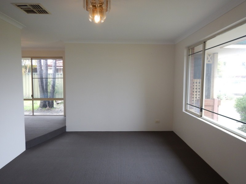 8 McAlvey Place, Canning Vale WA 6155
