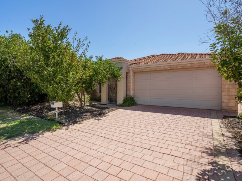 26 Salesian Court, Queens Park WA 6107