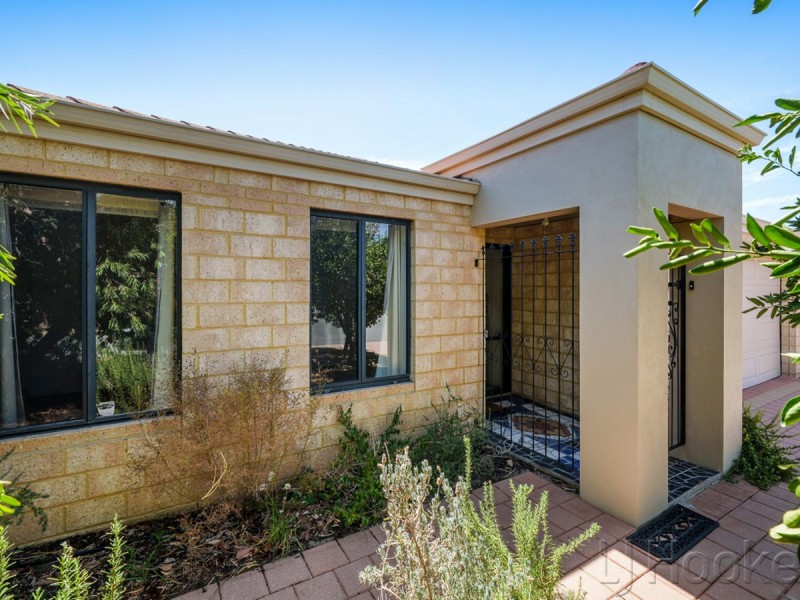 26 Salesian Court, Queens Park WA 6107