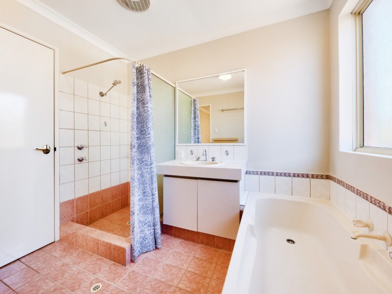 2/4 Blythe Avenue, Yokine WA 6060