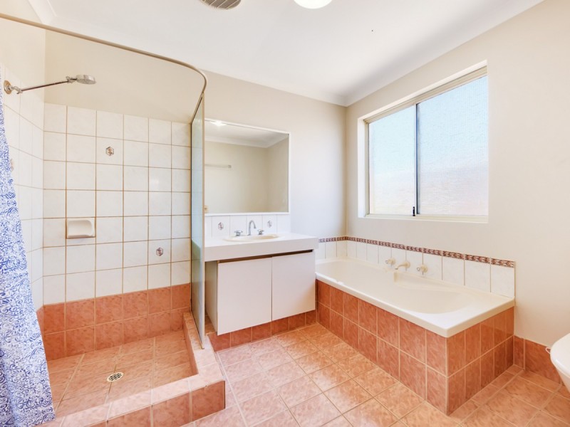 2/4 Blythe Avenue, Yokine WA 6060