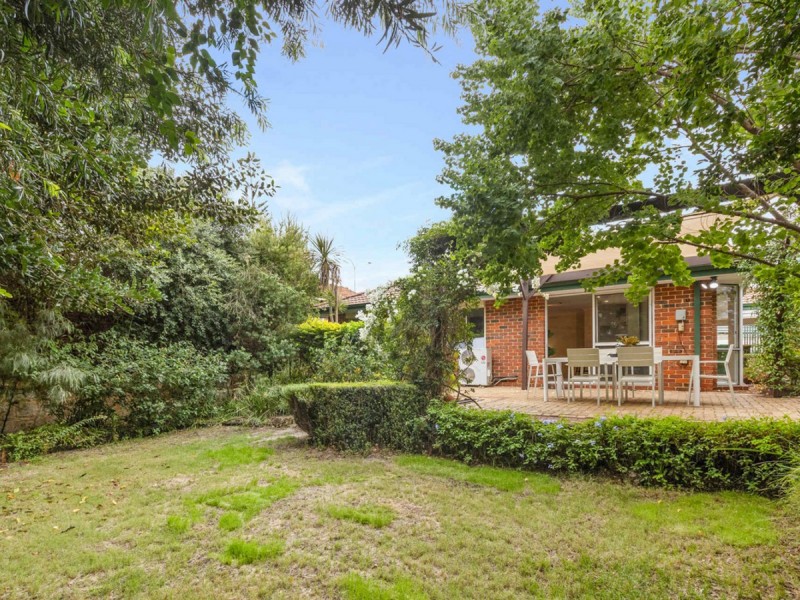 1a Grand Promenade, Bayswater WA 6053