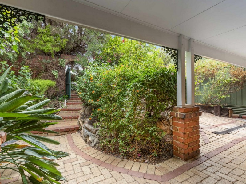 1a Grand Promenade, Bayswater WA 6053