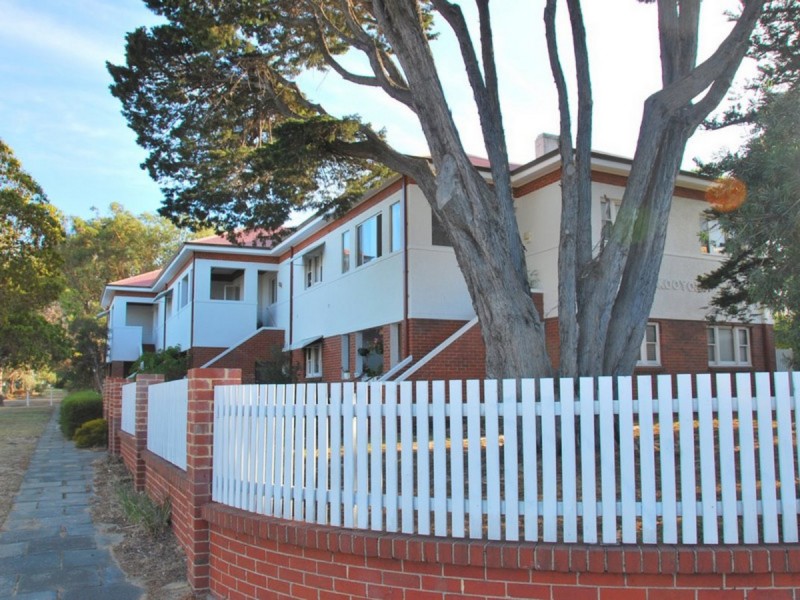 56 Kinninmont Avenue, Nedlands WA 6009