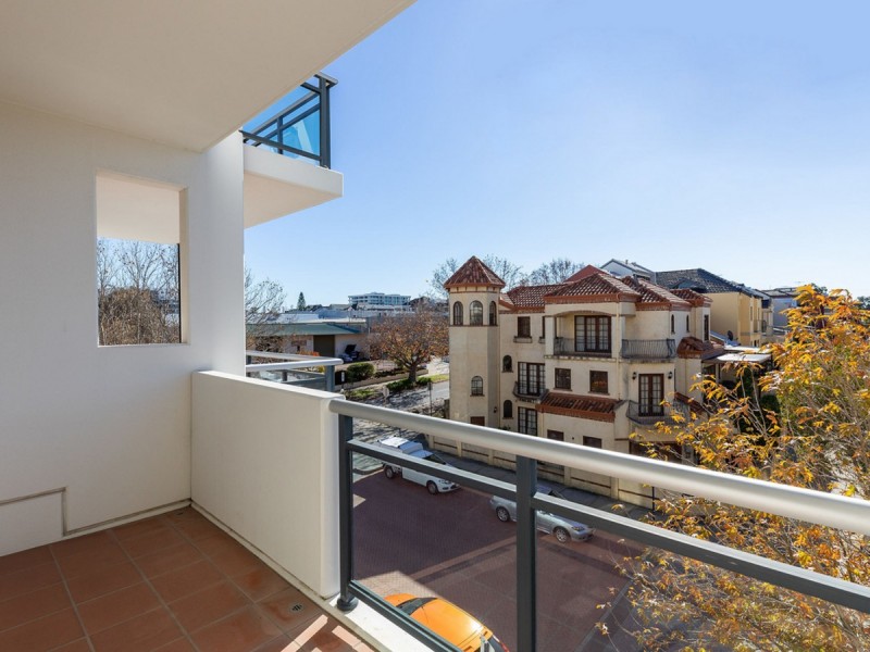 19/1 Henry Lawson Walk, East Perth WA 6004