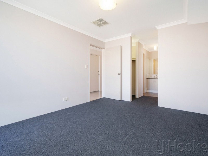 8 Clew Way, Jindalee WA 6036