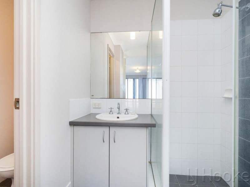 8 Clew Way, Jindalee WA 6036