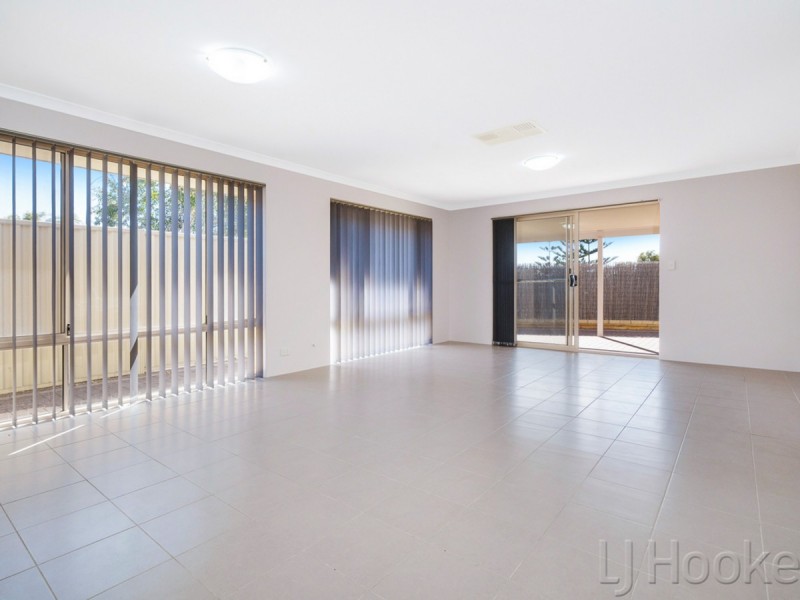8 Clew Way, Jindalee WA 6036