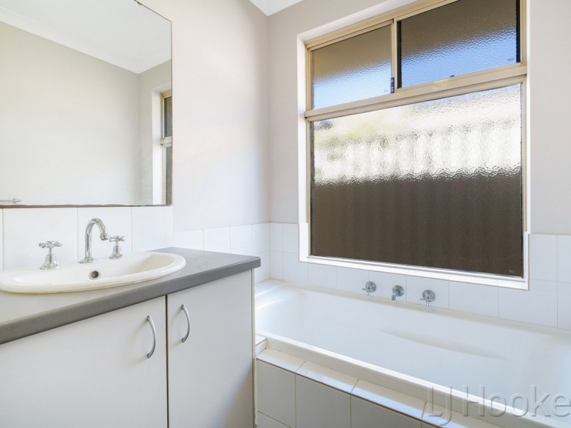 8 Clew Way, Jindalee WA 6036
