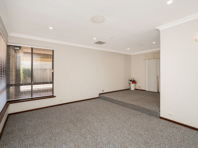 4 Barbel Close, East Cannington WA 6107