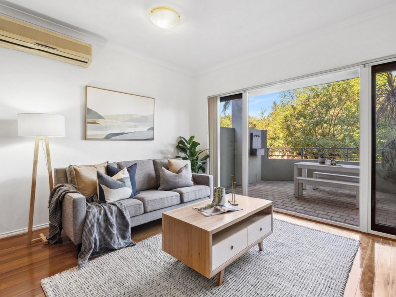 2/14 Waterloo Crescent, East Perth WA 6004