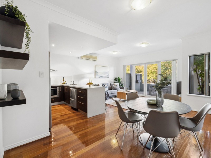 2/14 Waterloo Crescent, East Perth WA 6004