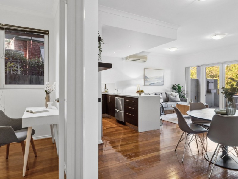 2/14 Waterloo Crescent, East Perth WA 6004
