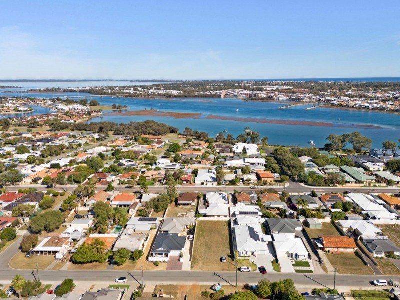 15 Loxton Street, Dudley Park WA 6210