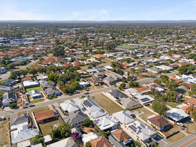 15 Loxton Street, Dudley Park WA 6210