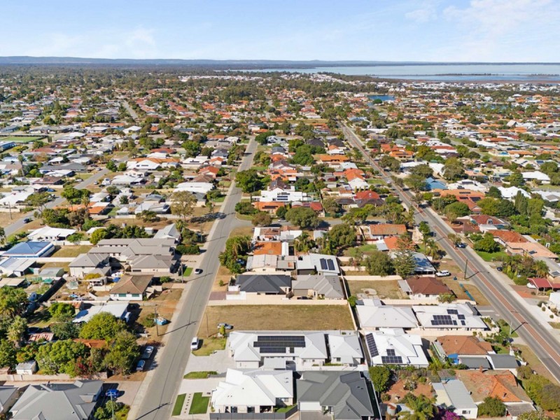 15 Loxton Street, Dudley Park WA 6210