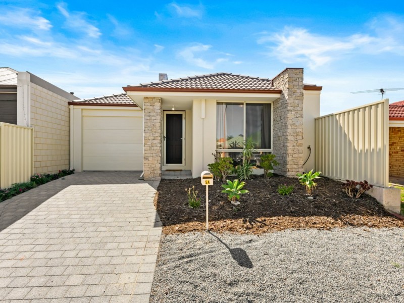 5A Salesian Court, Queens Park WA 6107